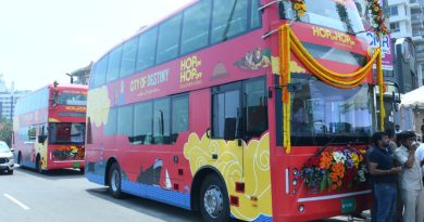 విశాఖ బీచ్ లో డబుల్ డెక్కర్ బస్సులు