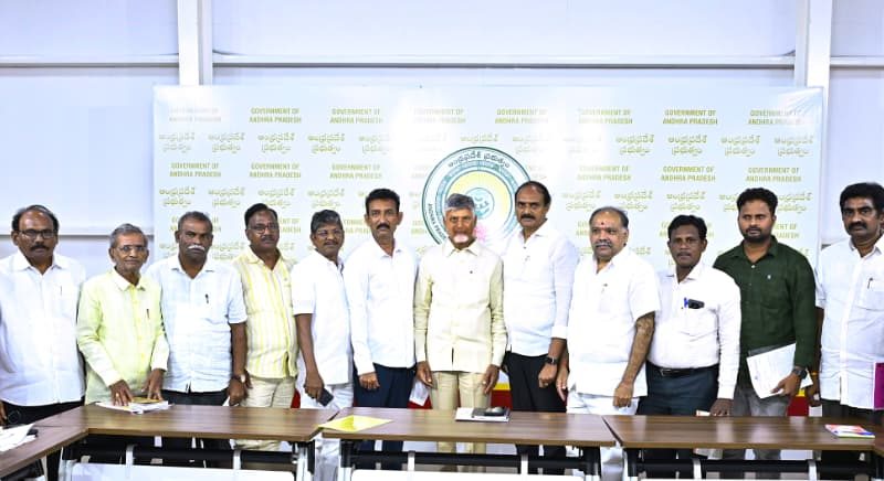 ఉద్యోగులకు సీఎం చంద్రబాబు దీపావళి కానుక