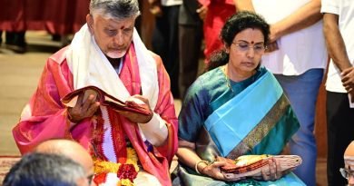 కనకదుర్గమ్మను దర్శించుకున్న చంద్రబాబు దంపతులు
